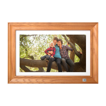 Kodak RWF-141 front view, light wood-grain frame with white mat, showing a family sitting on a tree branch